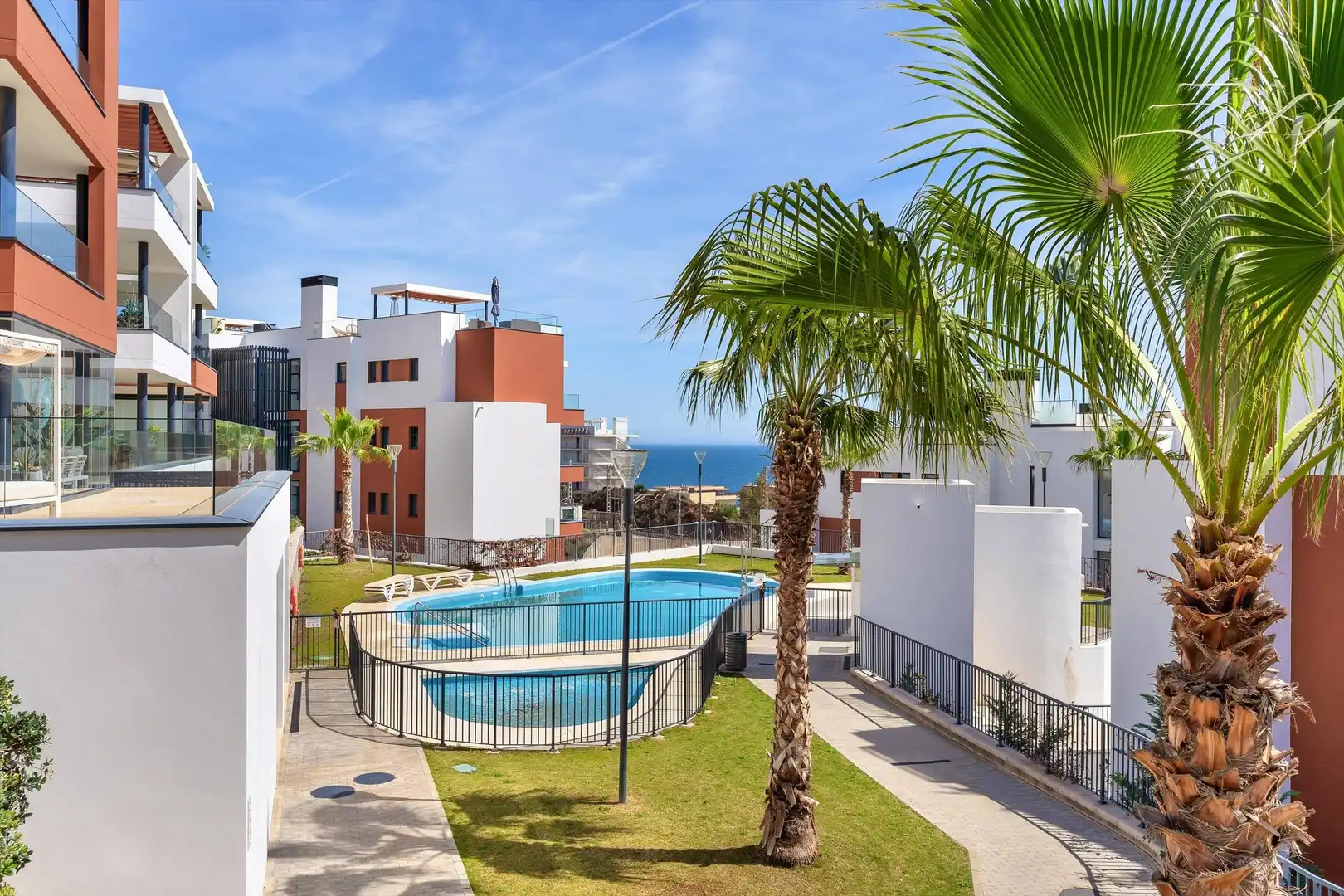 Piscina de Apartament en venda en Fuengirola amb Aire condicionat, Jardí privat i Terrassa