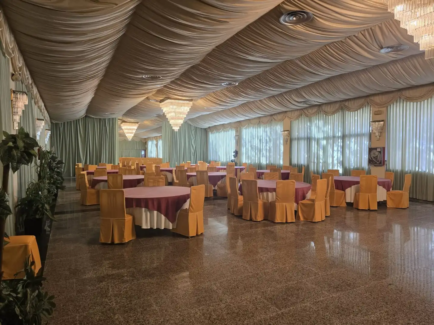 Dining room of Buildings for sale in Alcalá de Henares