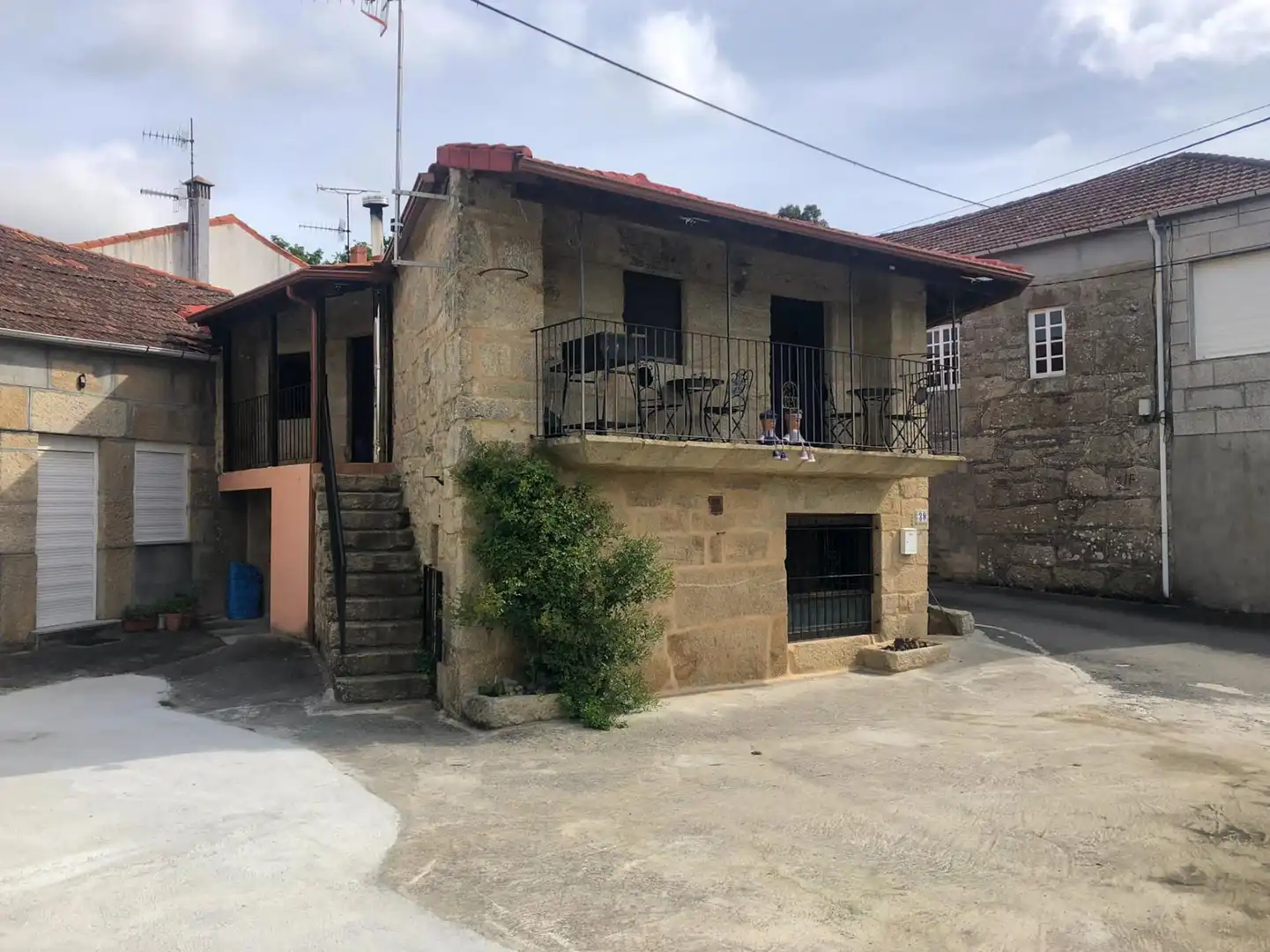 Vista exterior de Casa o xalet en venda en Maside amb Parquet i Balcó