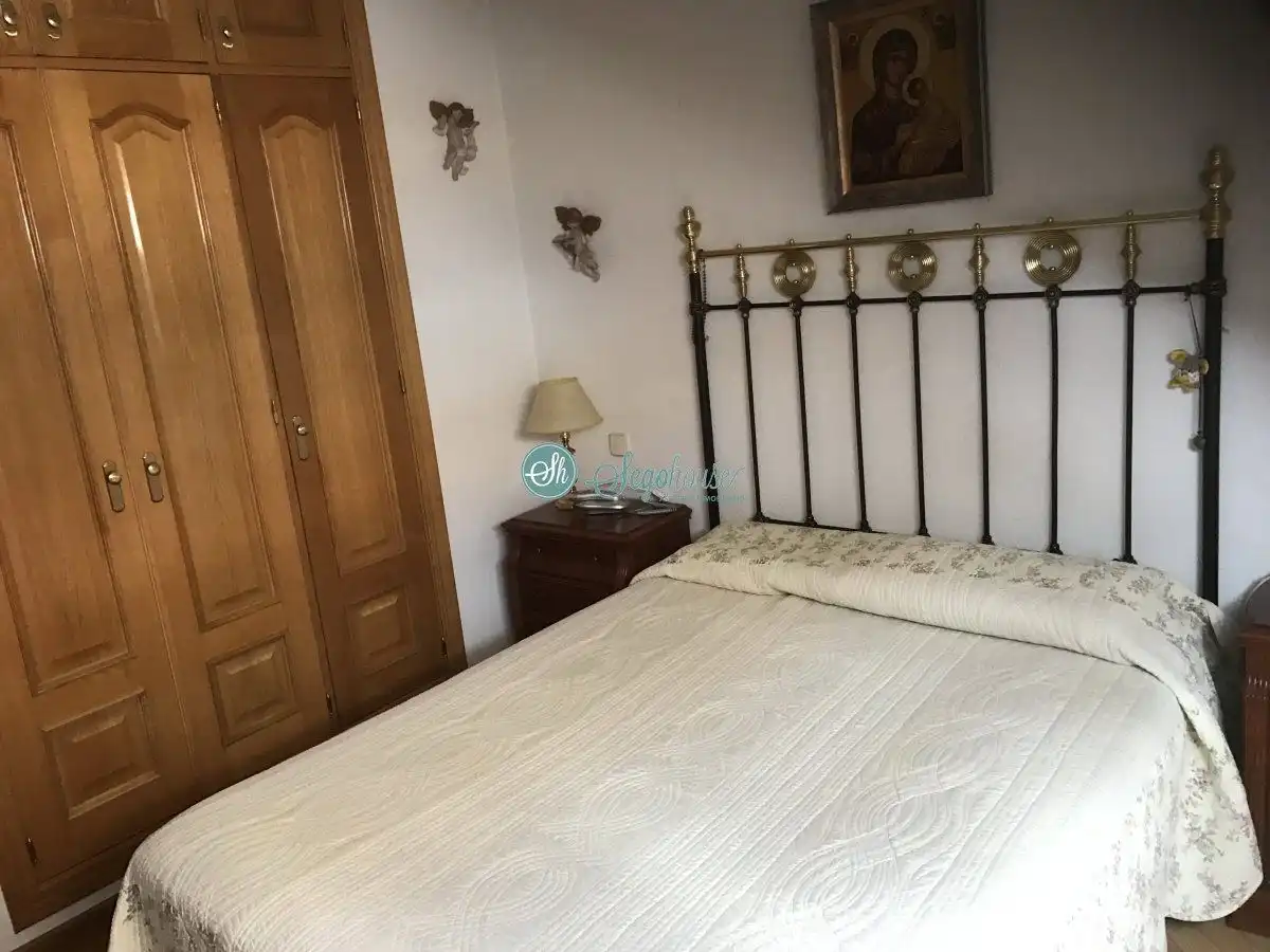 Dormitori de Pis en venda en Segovia amb Calefacció, Parquet i Terrassa