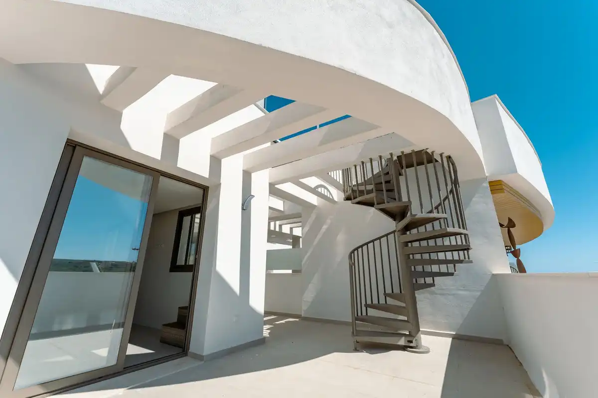 Vista exterior de Dúplex en venda en Estepona amb Terrassa, Traster i Piscina