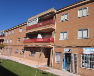 Außenansicht von Wohnung zum verkauf in Fuentes de Oñoro mit Balkon