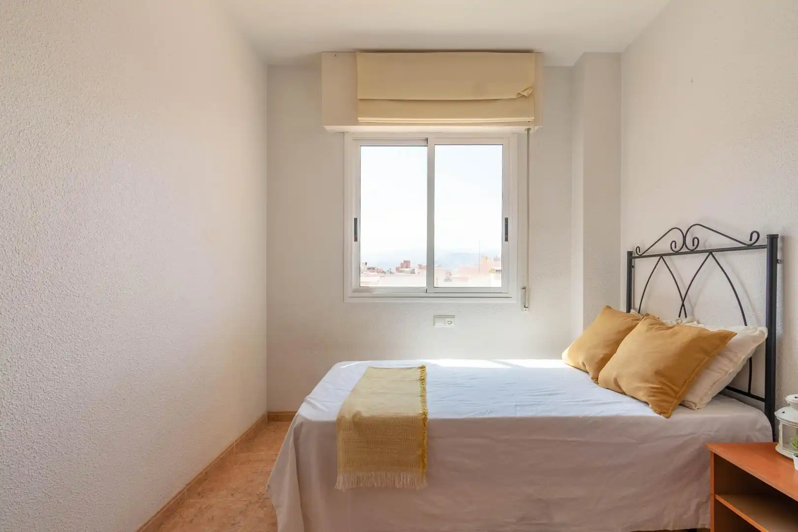 Habitación de Piso en venta en Almería con Terraza y Amueblado