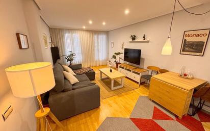 Sala d'estar de Pis en venda en Oviedo  amb Calefacció i Terrassa