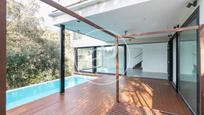 Swimming pool of House or chalet for sale in  Barcelona Capital  with Air Conditioner, Heating and Private garden