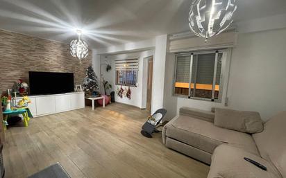 Living room of Flat for sale in Vélez-Málaga  with Air Conditioner, Heating and Furnished