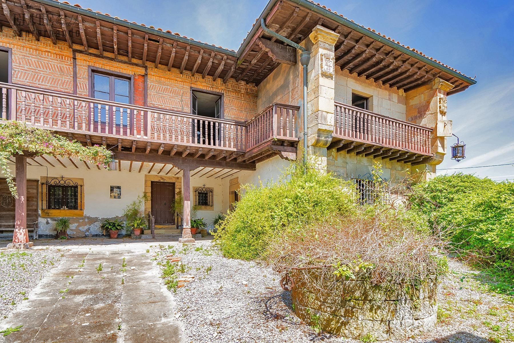 Vista exterior de Casa o xalet en venda en Polanco amb Jardí privat, Terrassa i Balcó