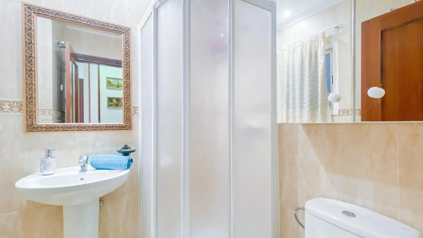 Bathroom of Flat for rent in Málaga  with Air Conditioner, Parquet flooring and Furnished