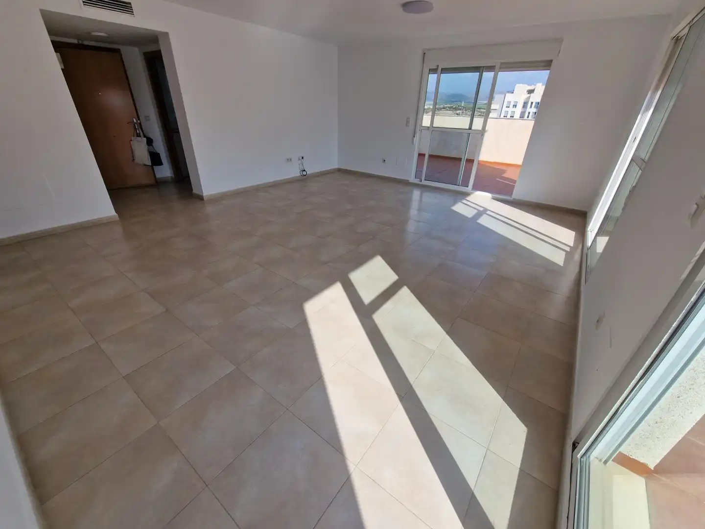 Sala de estar de Ático en venta en Águilas con Aire acondicionado, Terraza y Piscina comunitaria