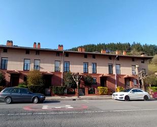 Vista exterior de Casa adosada en venda en Dima  amb Terrassa i Balcó