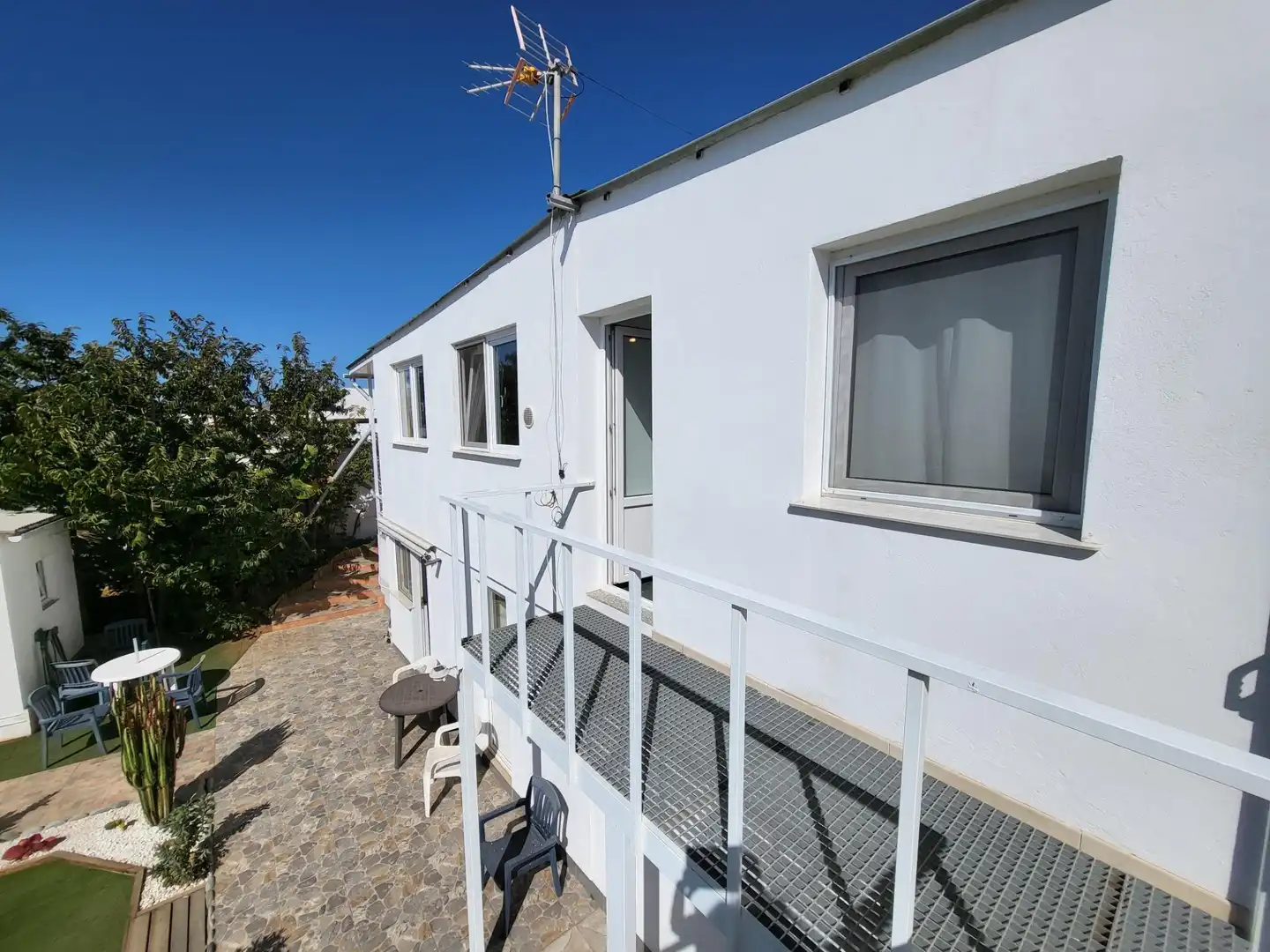 Vista exterior de Casa o xalet en venda en Arona amb Aire condicionat, Jardí privat i Terrassa