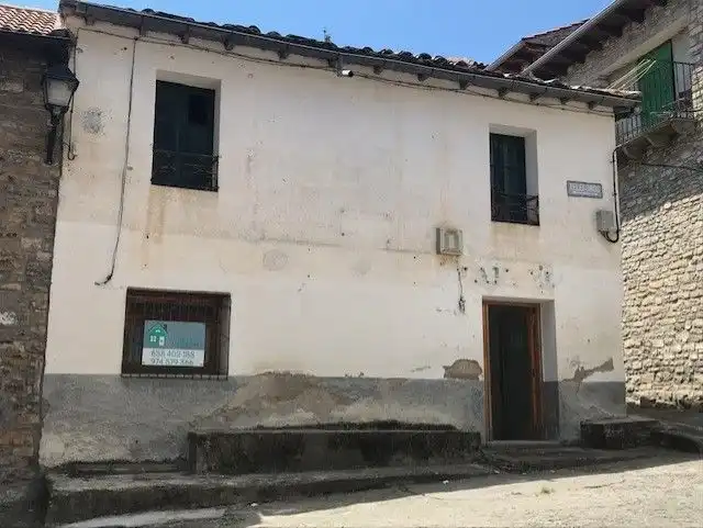 Vista exterior de Casa adosada en venda en Valle de Hecho