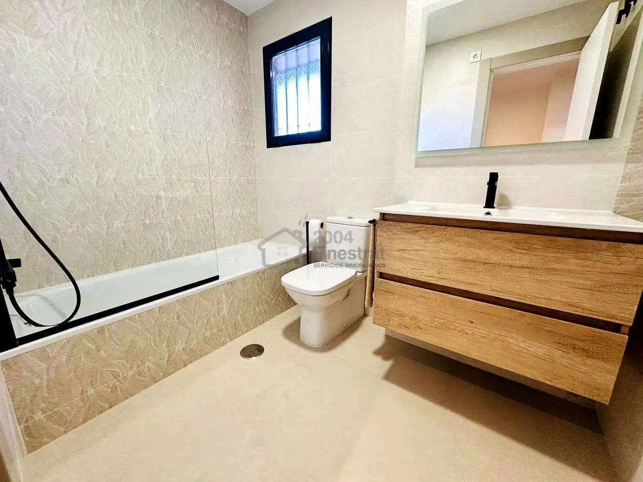 Bathroom of Flat for rent in Benidorm  with Terrace, Furnished and Community pool