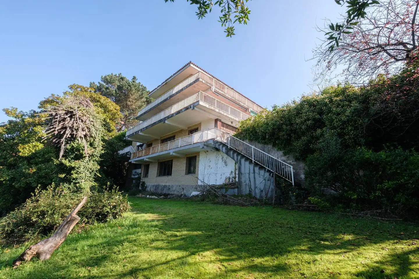 Vista exterior de Casa o xalet en venda en Gijón  amb Jardí privat i Terrassa