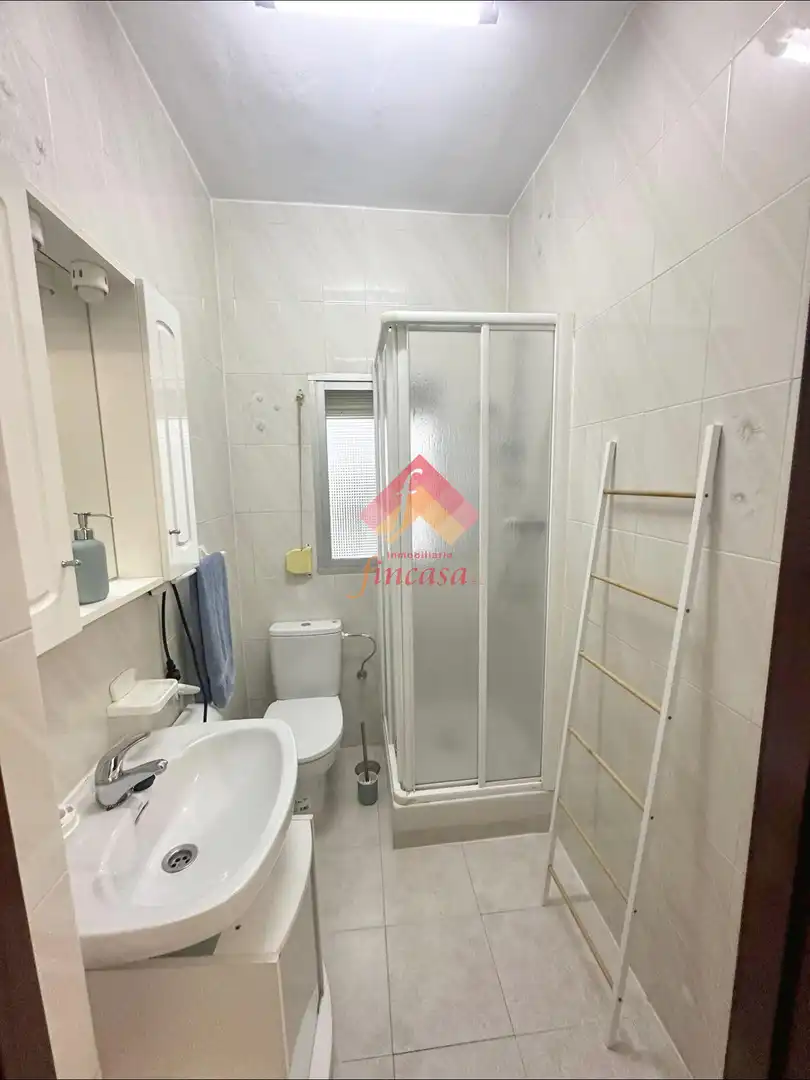 Baño de Piso de alquiler en Ronda con Aire acondicionado, Amueblado y Balcón