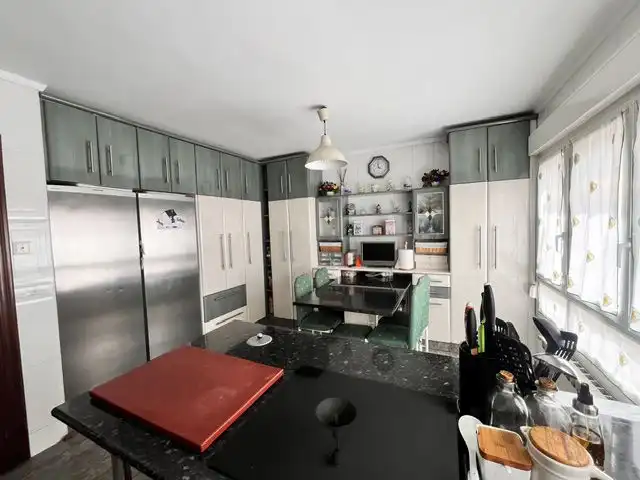 Küche von Wohnung zum Verkauf in Gijón  mit Heizung, Parkett und Terrasse