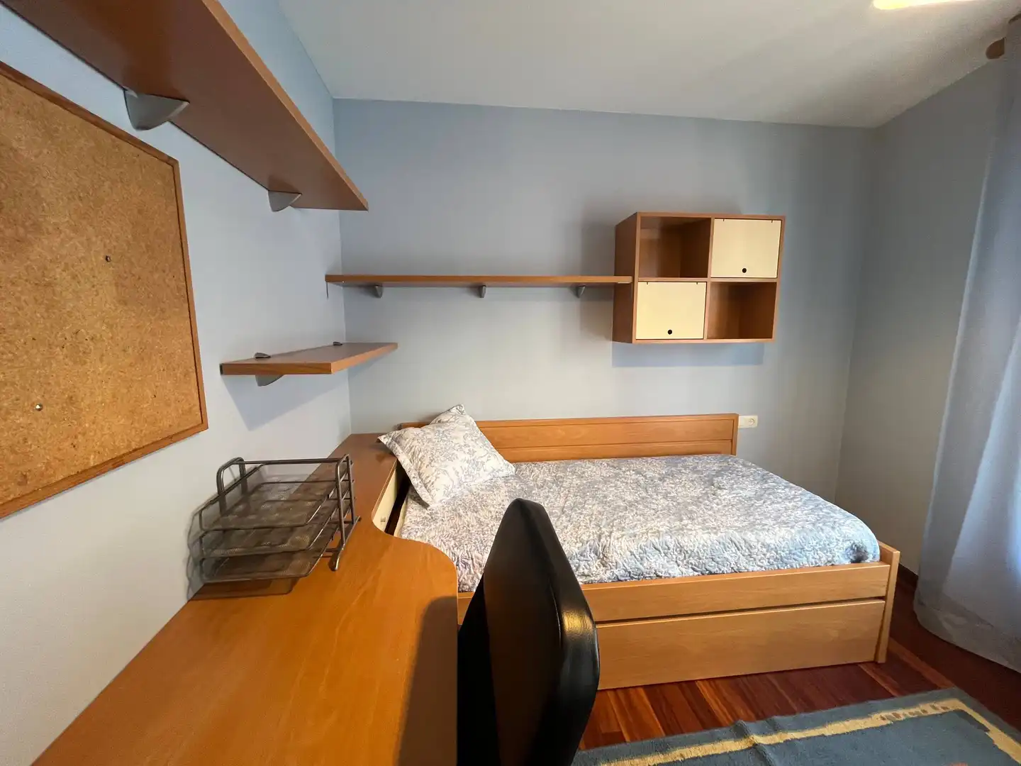 Schlafzimmer von Wohnung zur Miete in Santiago de Compostela  mit Heizung und Möbliert