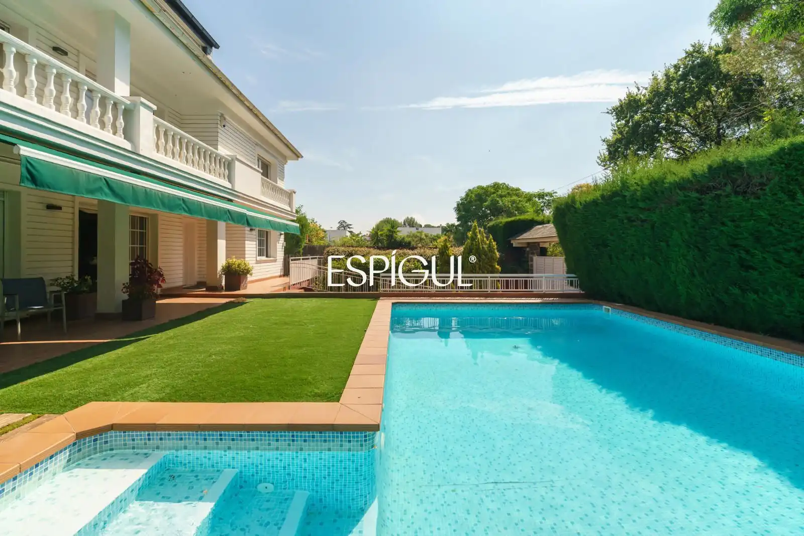 Swimming pool of Houses for sale in Sant Cugat del Vallès  with Air Conditioner, Heating and Parquet flooring