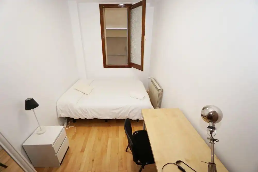 Habitación de Piso de alquiler en Madrid con Calefacción y Amueblado
