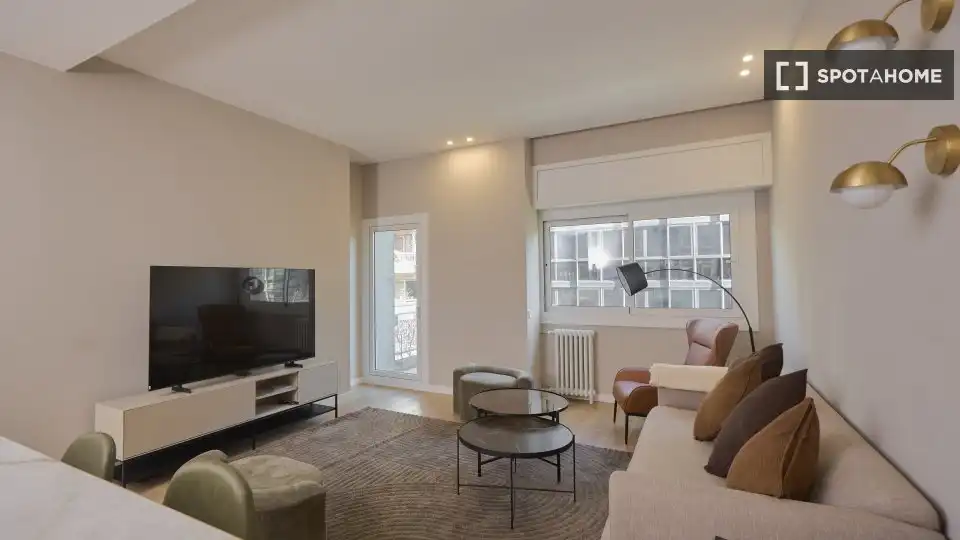 Flat with terrace to rent in Eixample