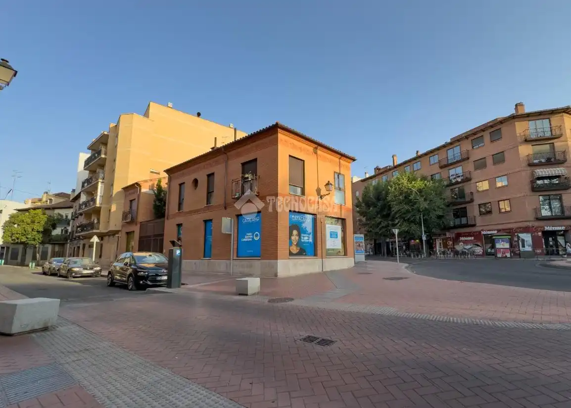 Vista exterior de Local de lloguer en Alcalá de Henares