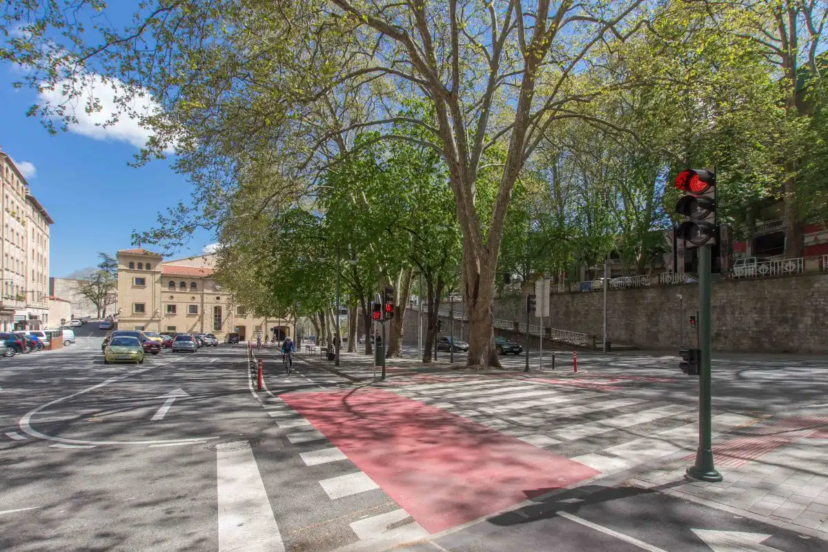 Außenansicht von Wohnung zur Miete in  Pamplona / Iruña mit Heizung und Balkon