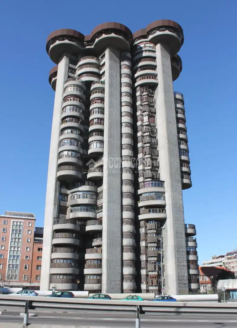 Exterior view of Garage for sale in Madrid