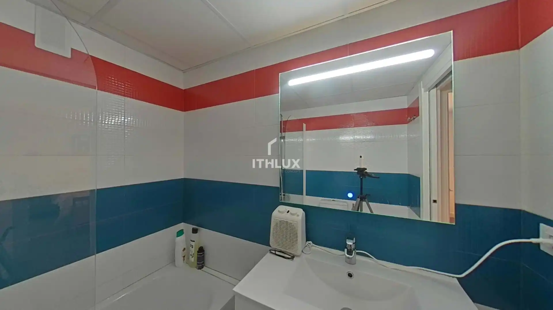 Bathroom of Detached homes for sale in Sevilla  with Air Conditioner, Terrace and Storage room
