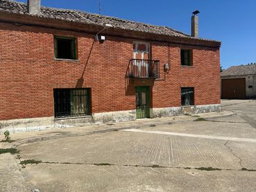 House for sale in Calle Butron 1