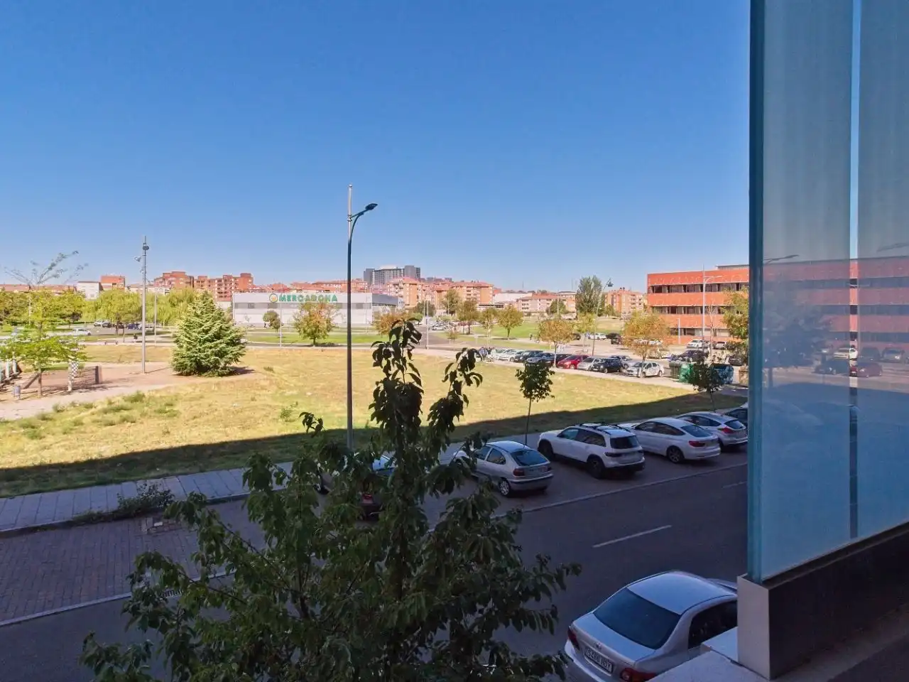 Vista exterior de Pis de lloguer en León Capital  amb Calefacció, Parquet i Terrassa