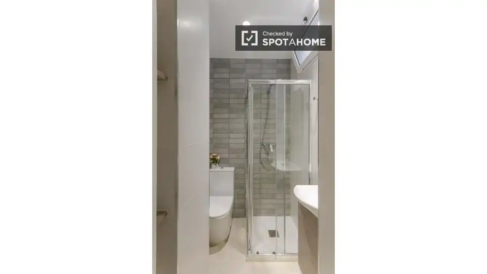 Baño de Apartamento para compartir en Valencia con Aire acondicionado, Calefacción y Terraza