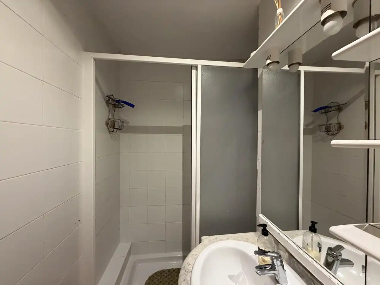 Badezimmer von Wohnung zum Verkauf in Alicante / Alacant mit Klimaanlage, Privatgarten und Terrasse