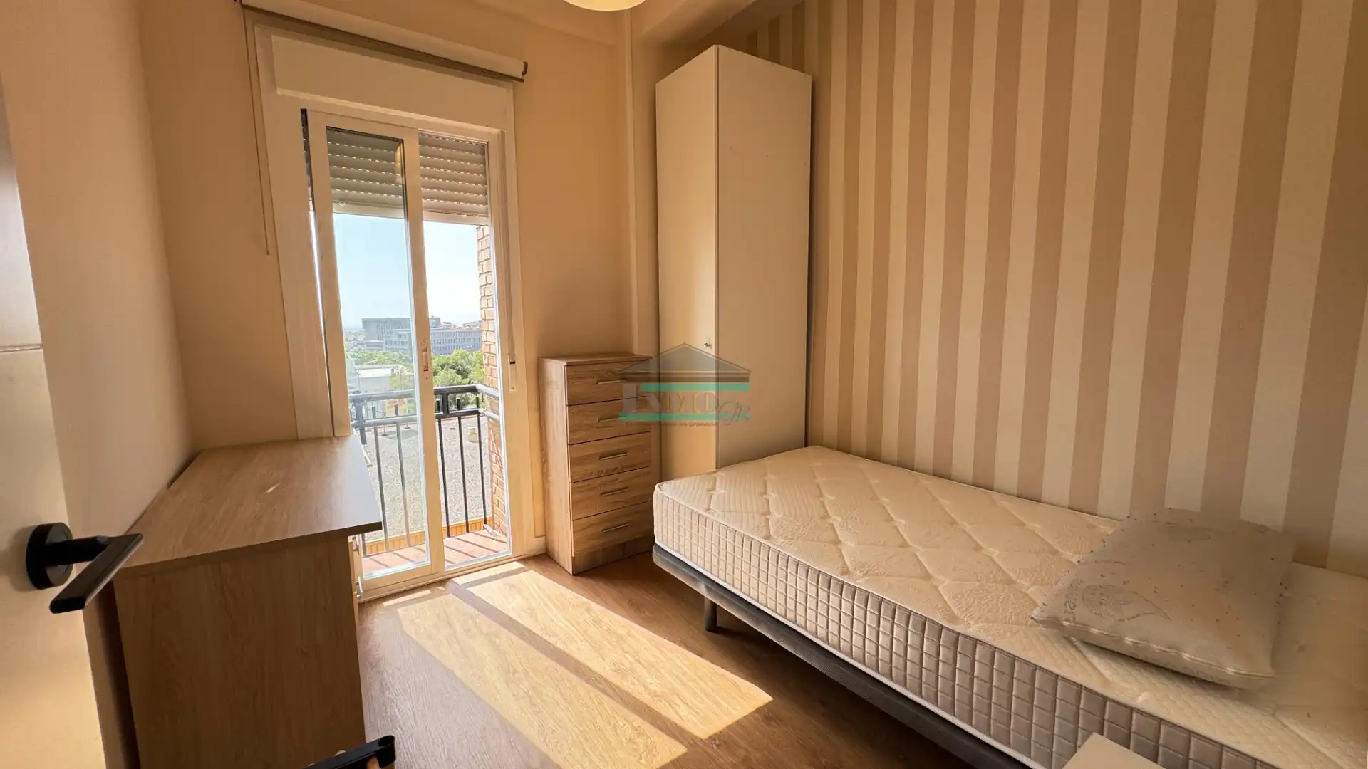 Bedroom of Flat for rent in Granada  with Air Conditioner, Heating and Terrace