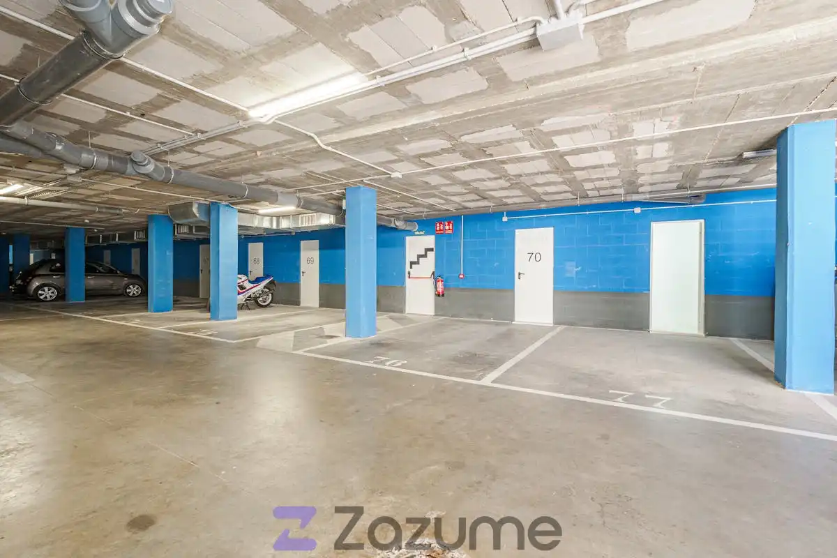 Parkplatz von Wohnung zur Miete in Dos Hermanas mit Klimaanlage, Heizung und Privatgarten