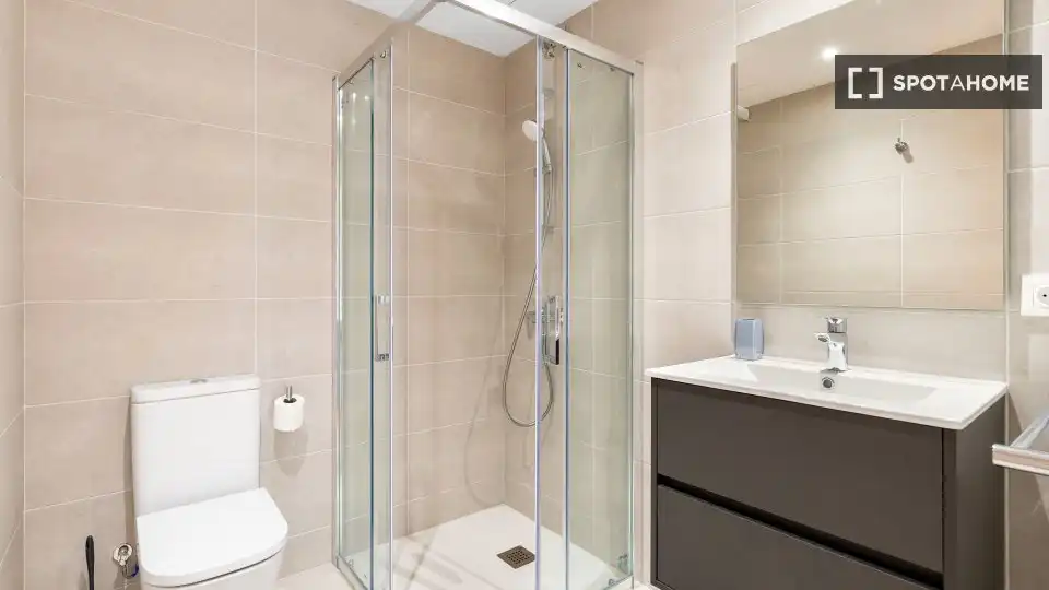 Baño de Apartamento para compartir en Barcelona con Aire acondicionado, Terraza y Amueblado