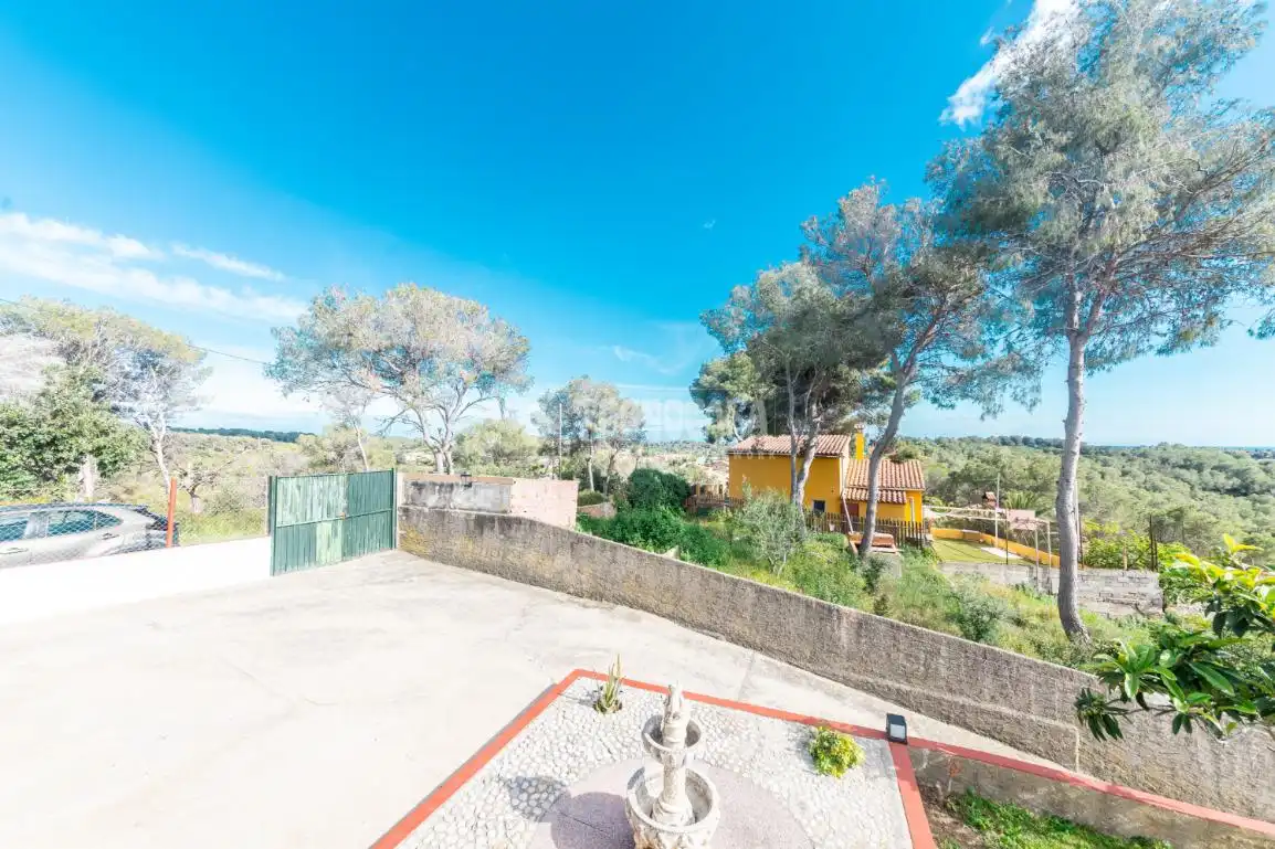 Jardí de Casa o xalet en venda en Cubelles amb Calefacció i Piscina