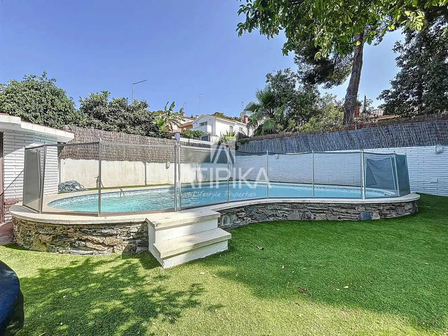 Piscina de Casa o xalet en venda en Castelldefels amb Aire condicionat, Calefacció i Parquet