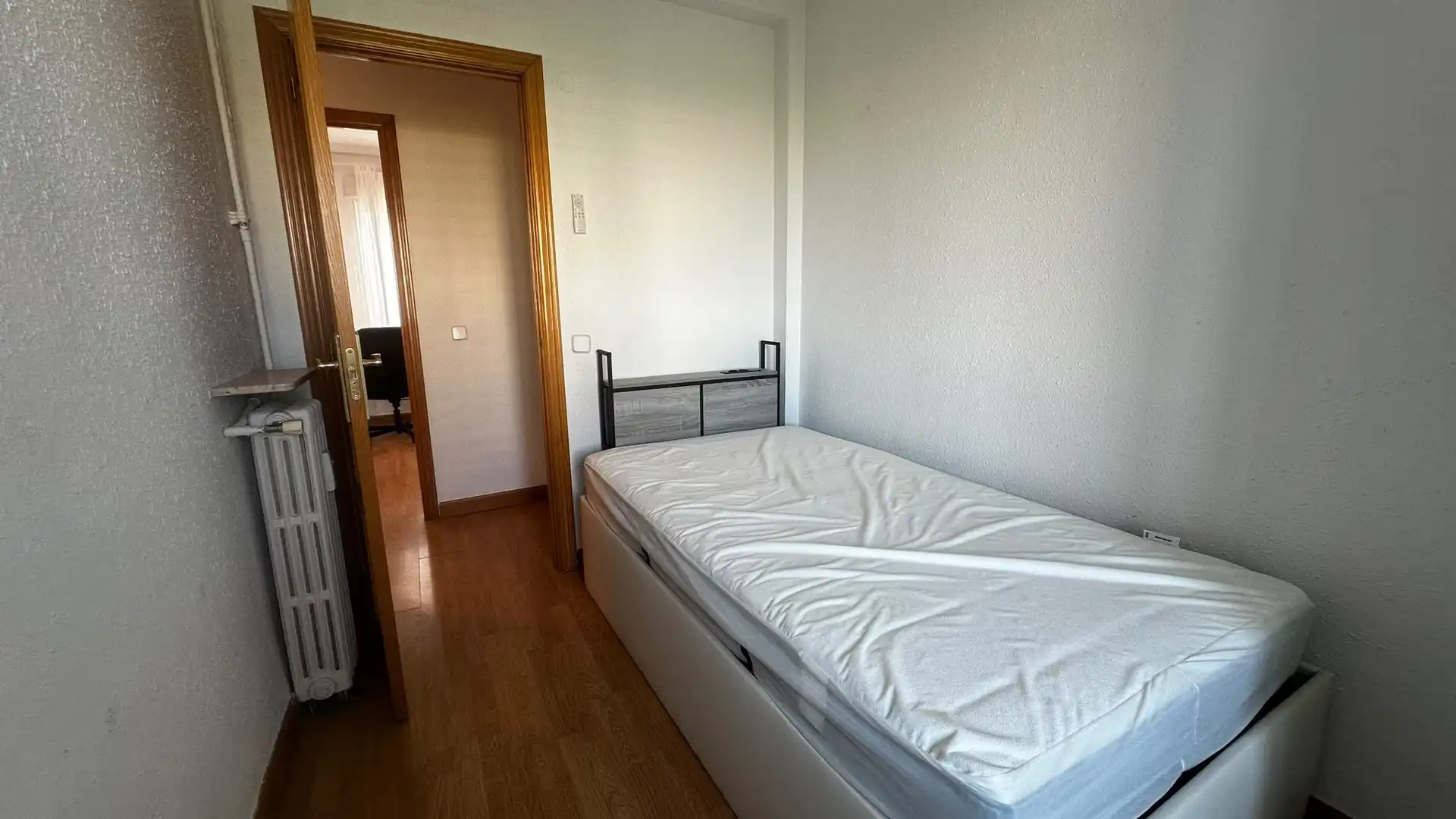 Bedroom of Flat for rent in Madrid  with Heating