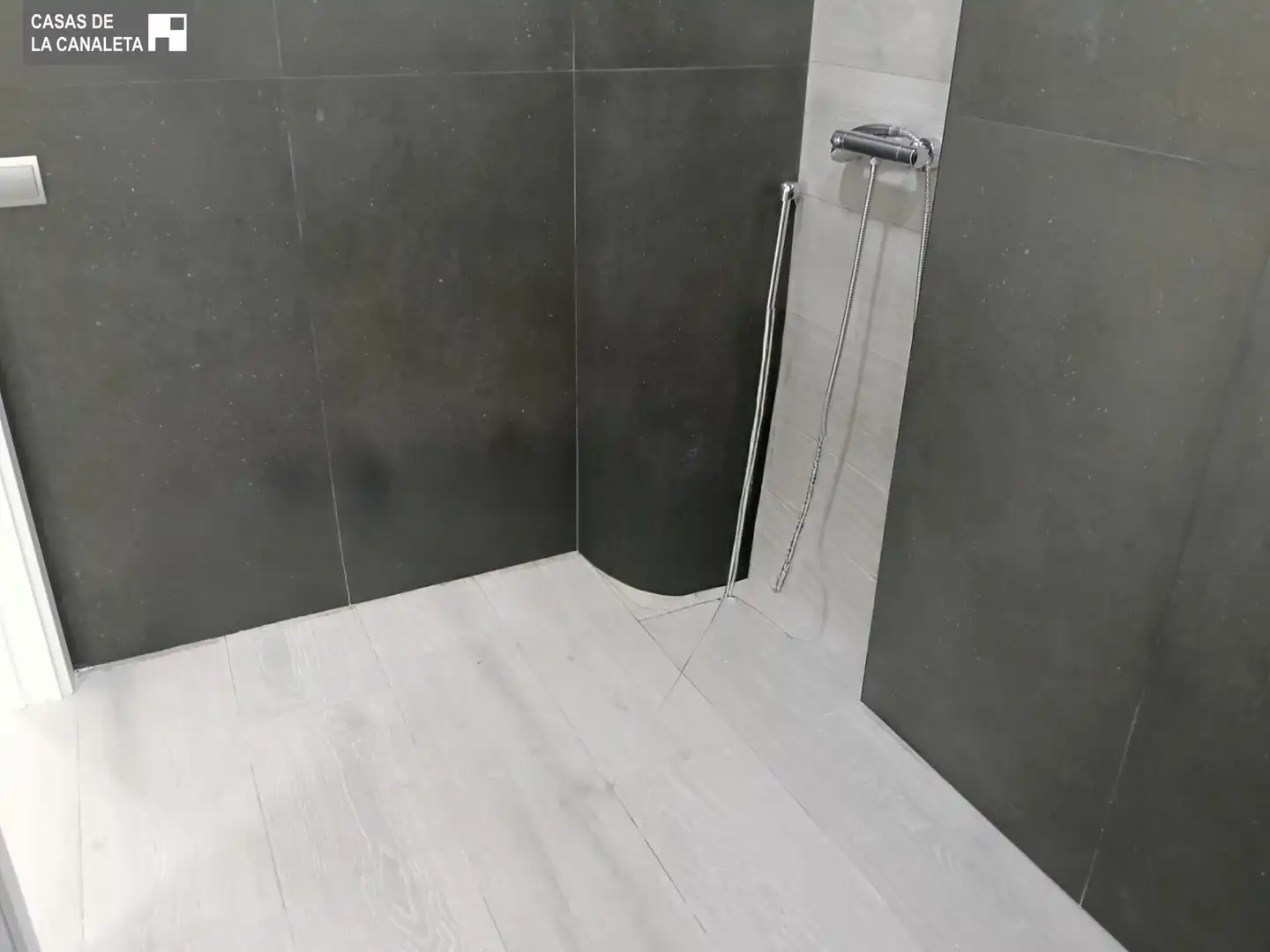 Baño de Local en venta en Mislata con Aire acondicionado