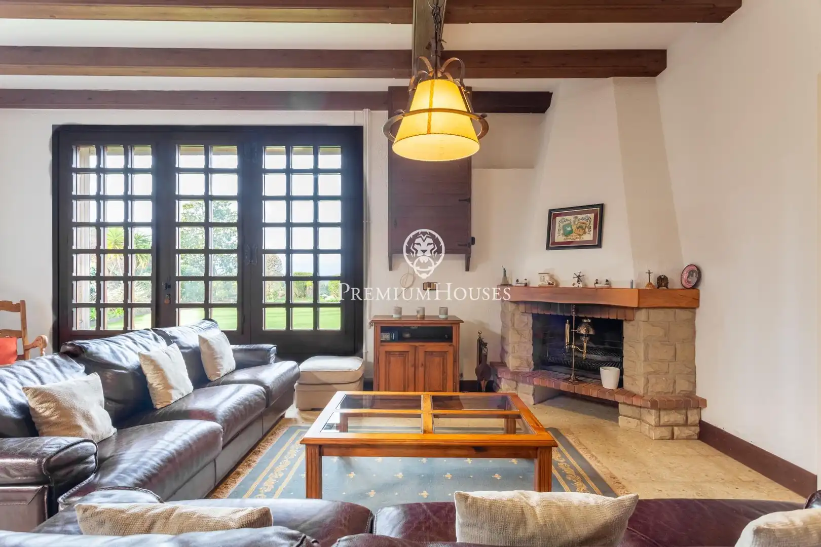 Sala d'estar de Casa o xalet en venda en Mataró amb Calefacció, Jardí privat i Parquet