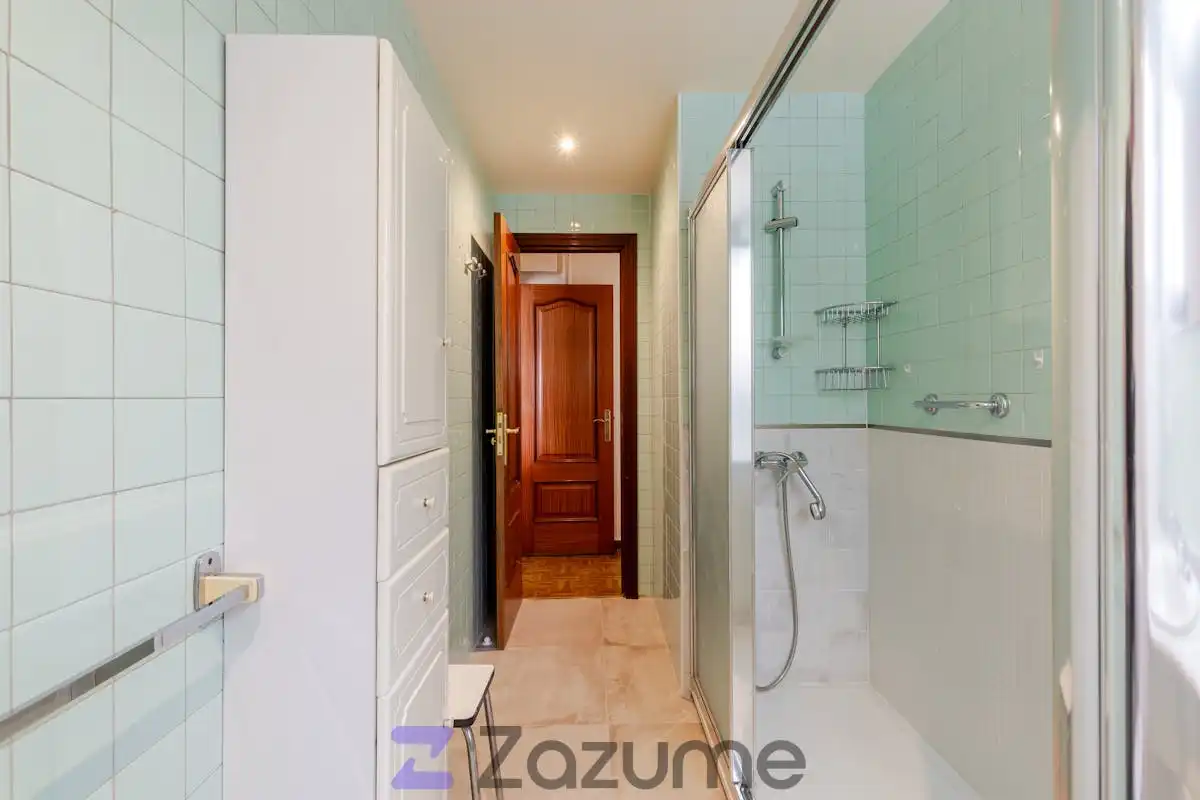 Badezimmer von Wohnung zur Miete in Madrid mit Klimaanlage, Heizung und Möbliert