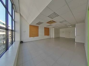 Local comercial de lloguer a Centre - Passeig i Rodalies
