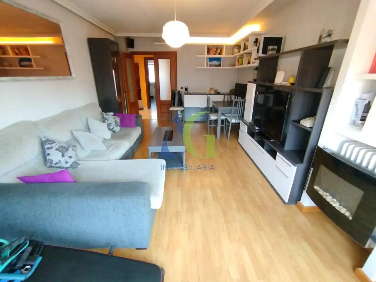 Sala d'estar de Pis en venda en Villaquilambre amb Calefacció, Parquet i Terrassa