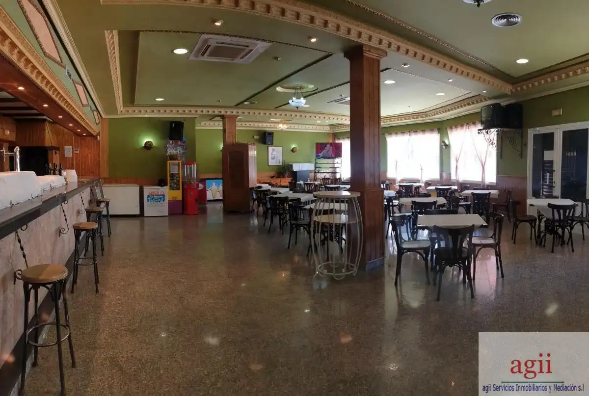 Commercial properties for sale in Dosbarrios  with Air Conditioner and Terrace