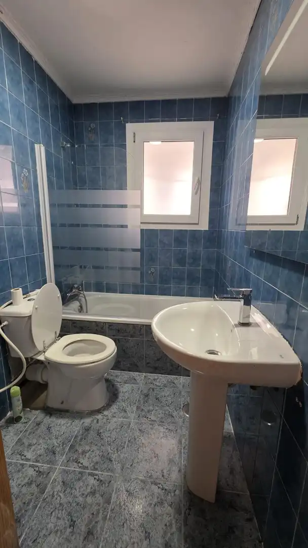 Baño de Apartamento de alquiler en Alicante / Alacant con Aire acondicionado, Amueblado y Balcón
