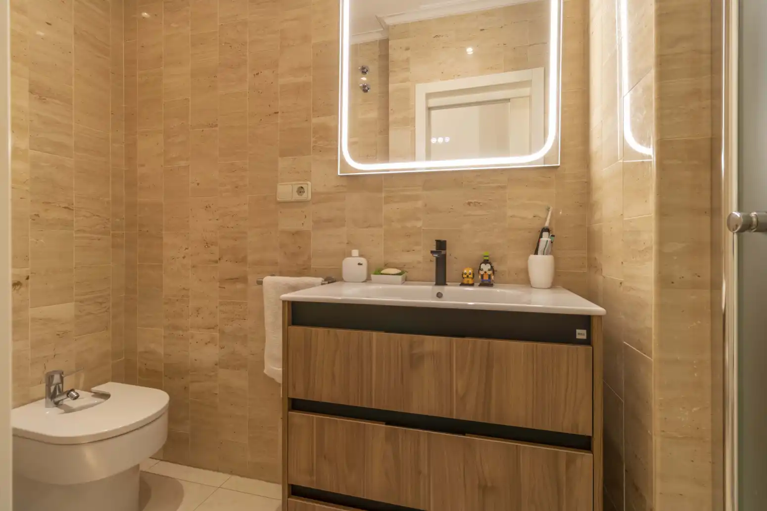 Bathroom of Flat for sale in Sevilla  with Air Conditioner, Heating and Balcony