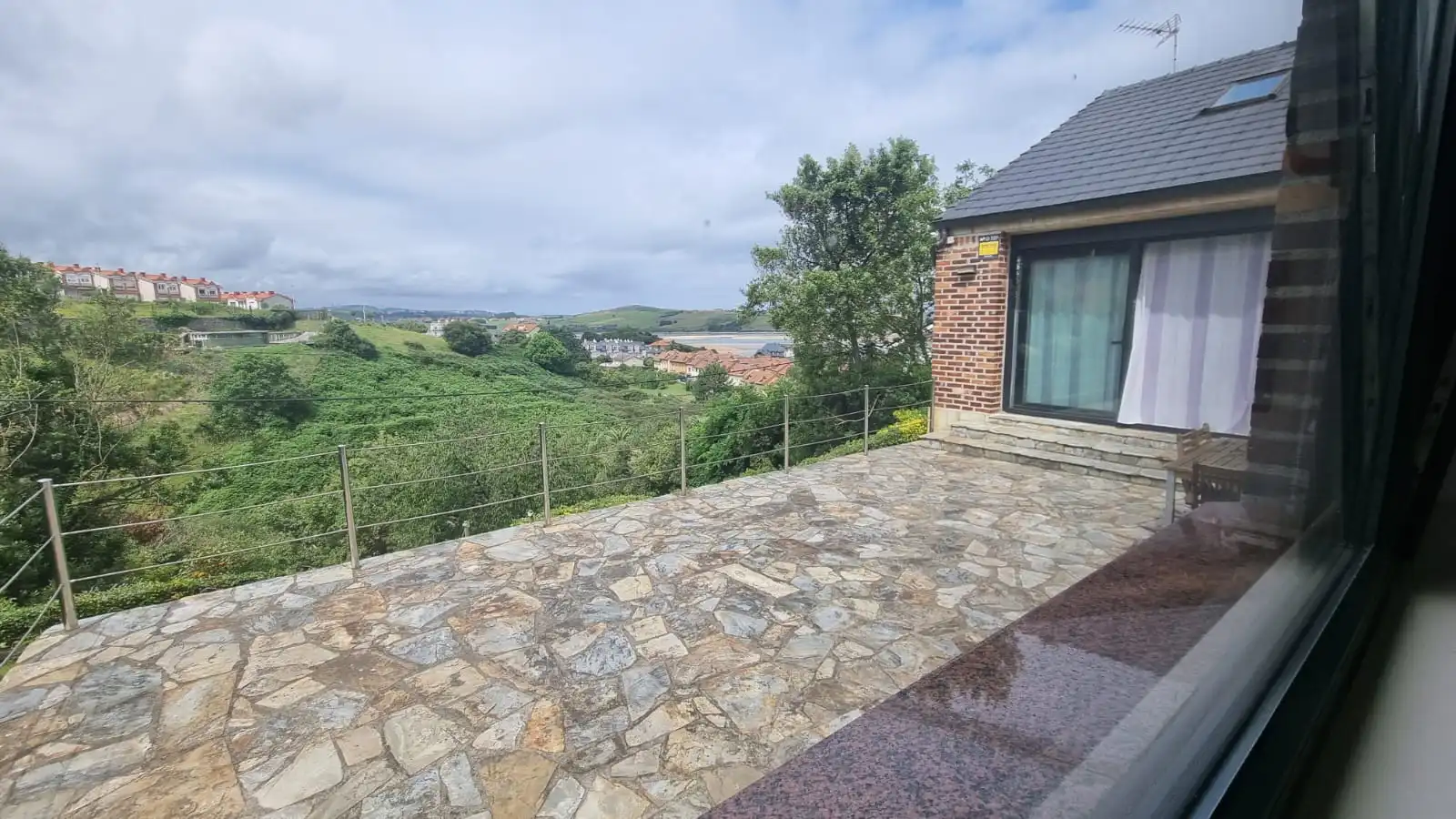 Terrassa de Casa o xalet en venda en Miengo amb Calefacció, Jardí privat i Moblat