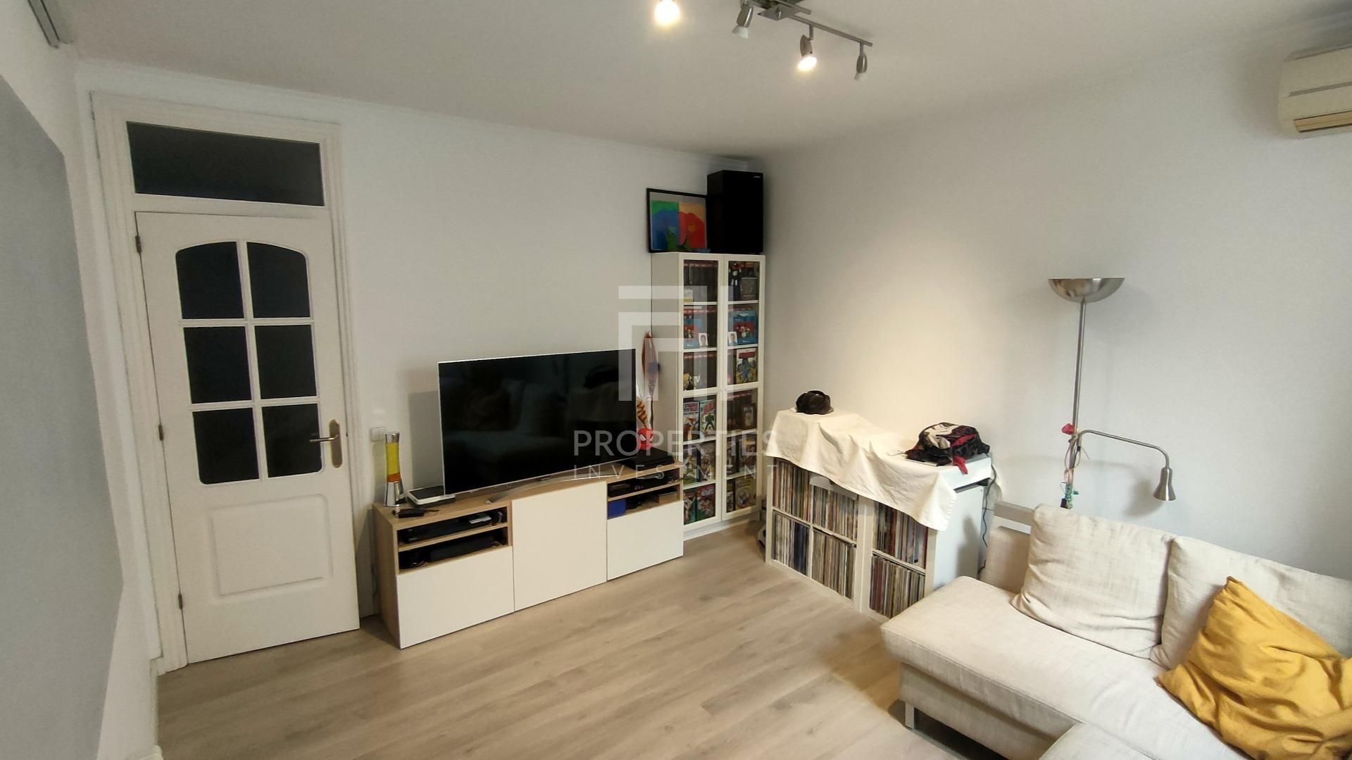 Sala d'estar de Pis en venda en  Barcelona Capital amb Aire condicionat, Calefacció i Parquet