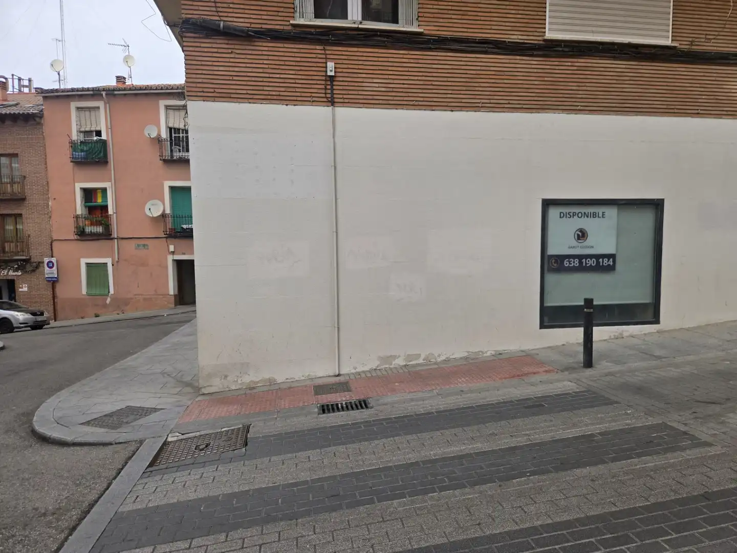 Außenansicht von Geschaftsraum zur Miete in Guadalajara mit Parkett und Internet