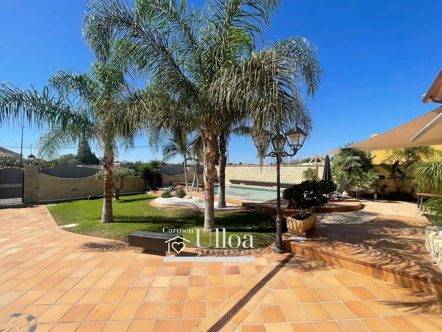 Exterior view of Houses for sale in San Vicente del Raspeig / Sant Vicent del Raspeig  with Air Conditioner, Heating and Private garden